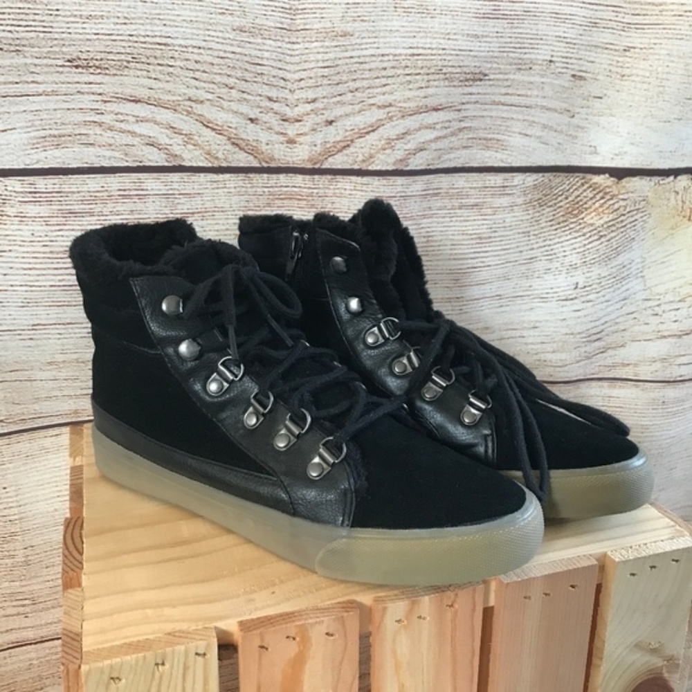 American Eagle | 8 | Leather Detail Boot Sneakers